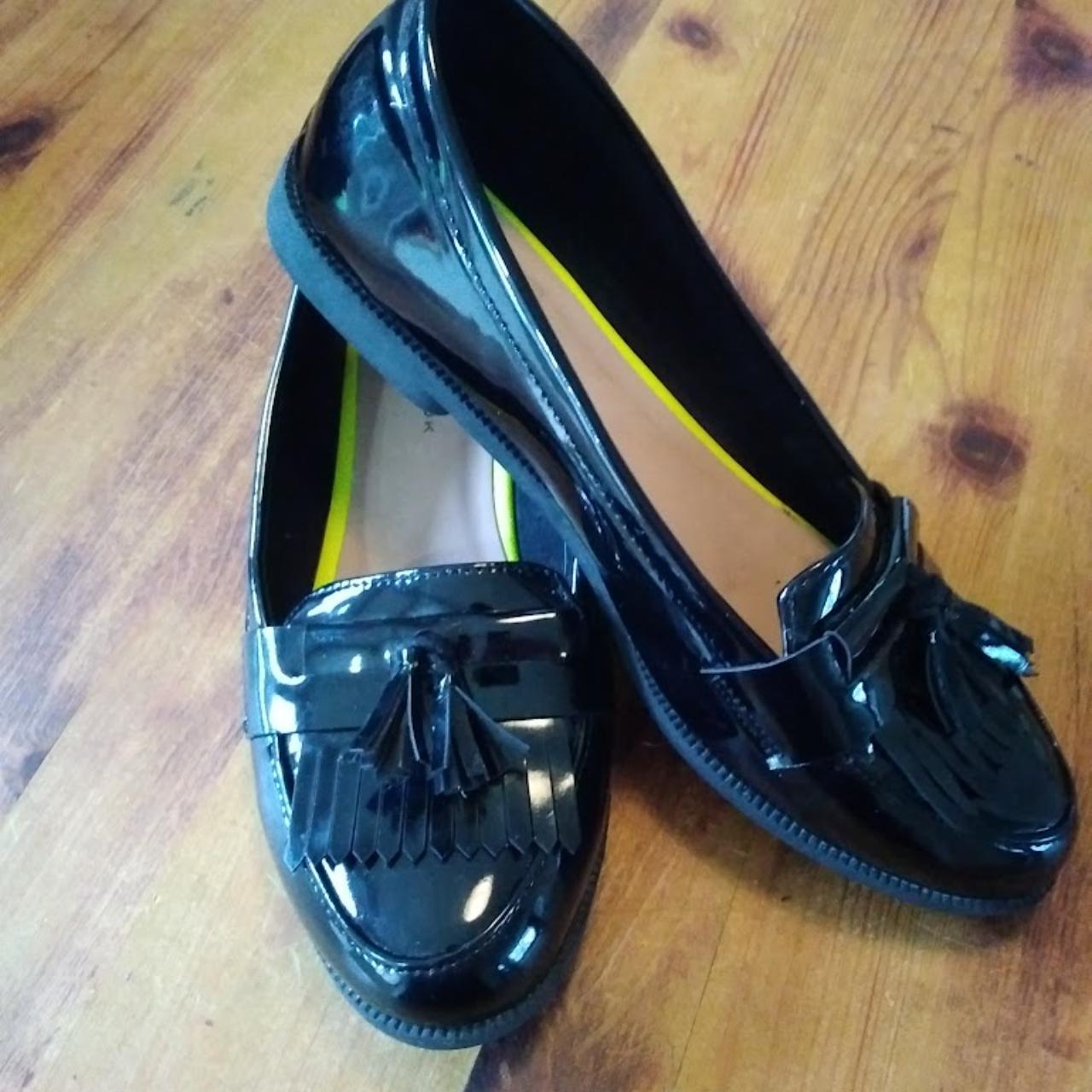Size 6 Patent Black Loafers with tassles - Depop