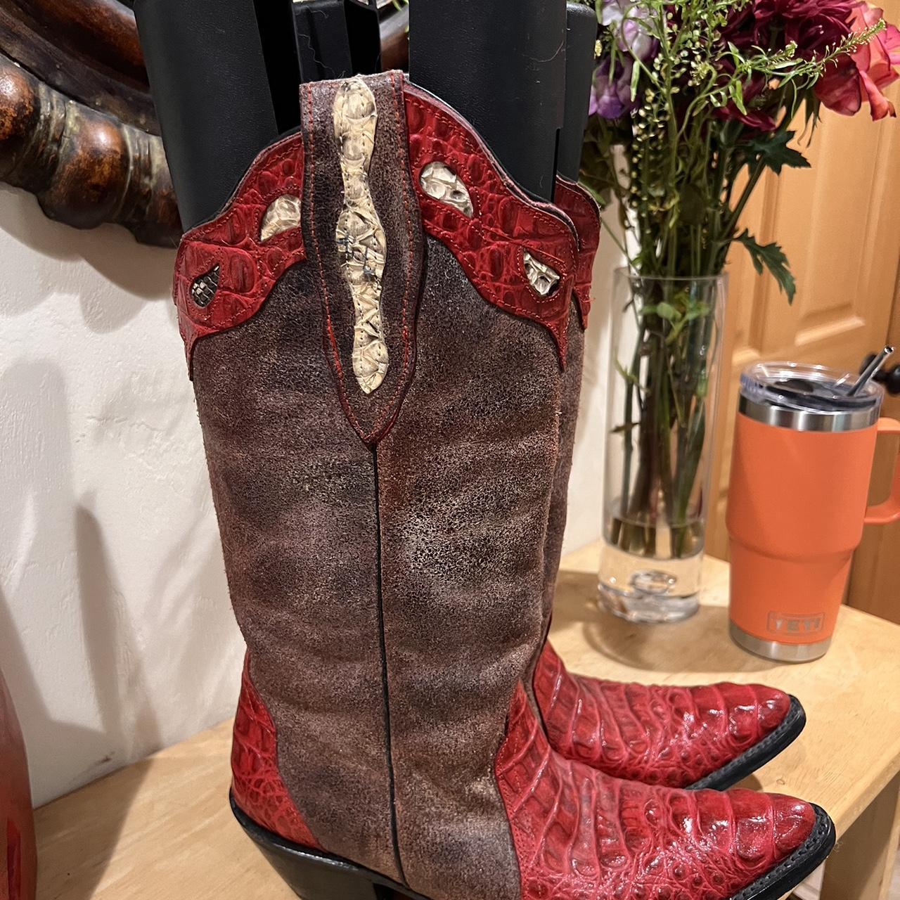 Red snakeskin deals cowboy boots