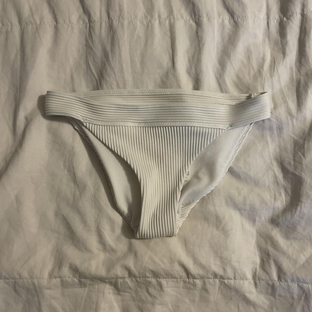 Hollister bikini bottoms !! Size xs Depop