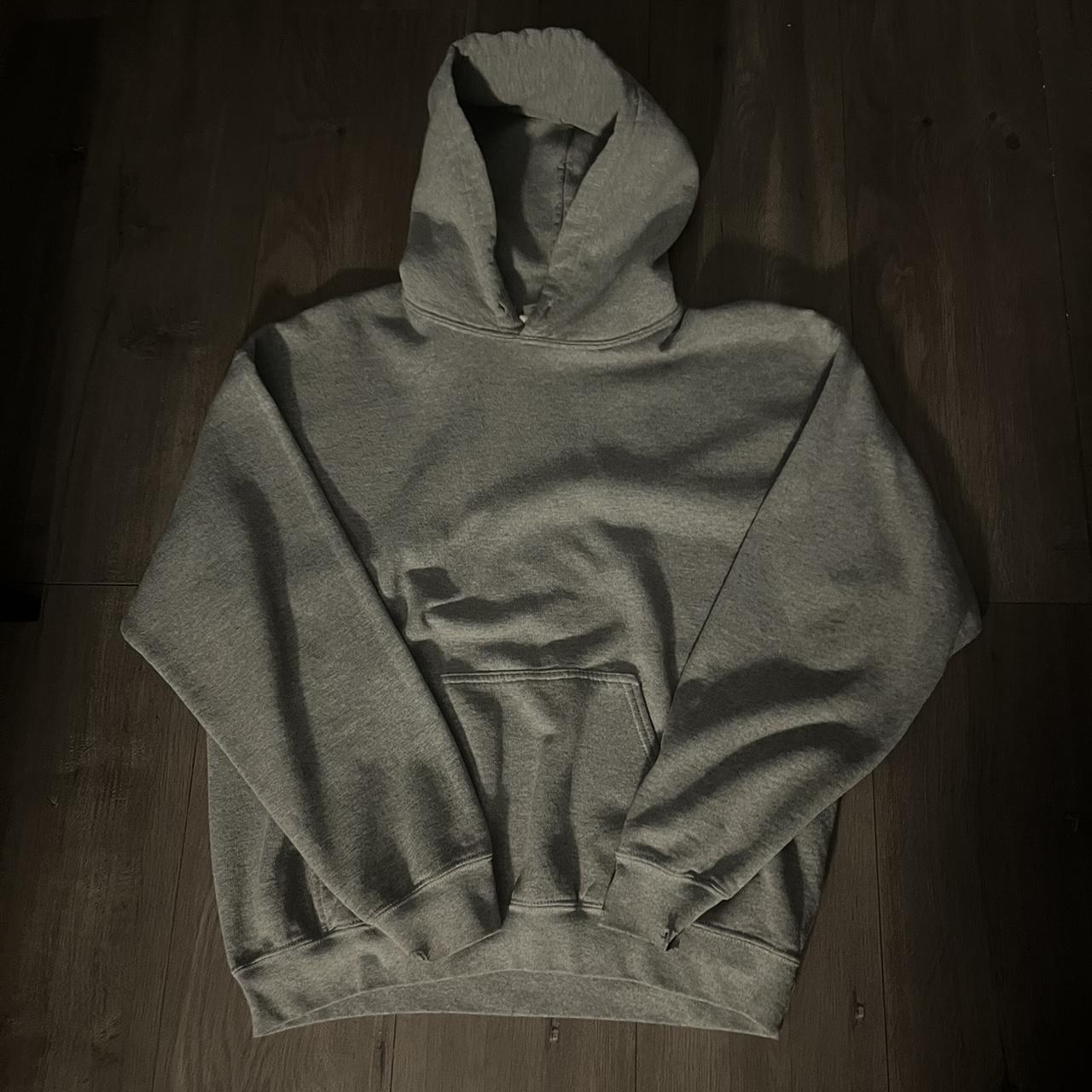 Early 2000s Gildan Heavy Blend Hoodie MINOR FLAWS -... - Depop