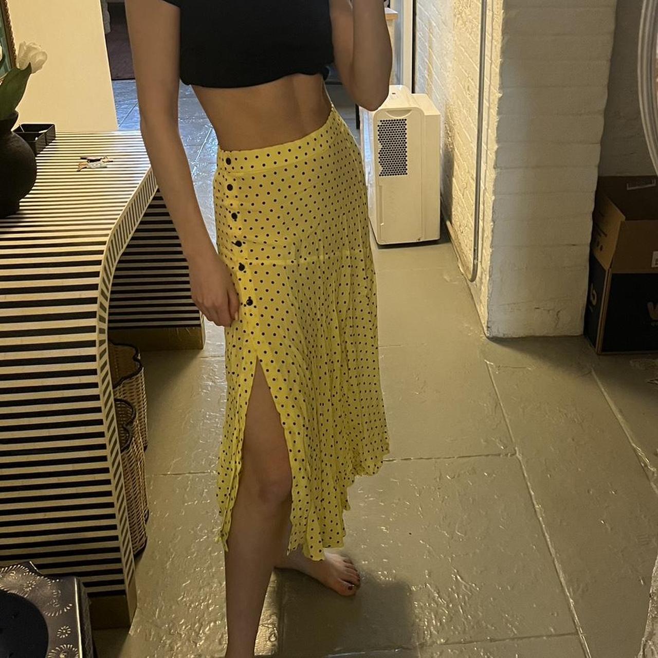 Classy yellow and black polka dot skirt with slit Depop