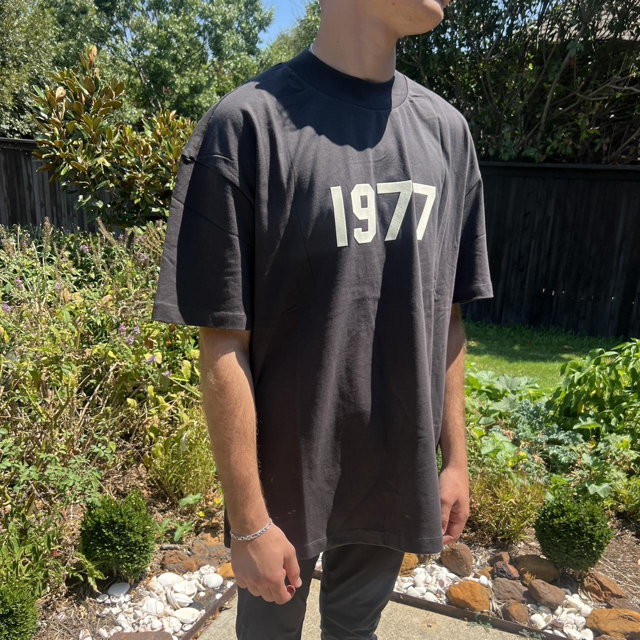 Essentials 1977 shirt authentic black Medium