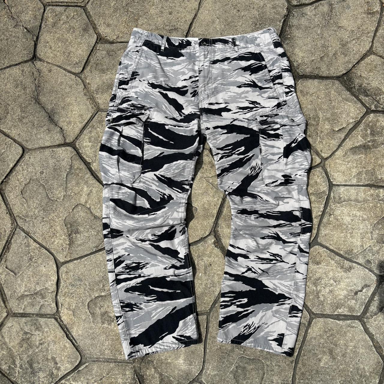 Y2K Levi’s Arctic Camo Print Casual Pants Fit:... - Depop