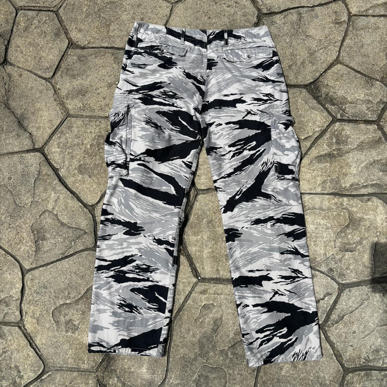 Y2K Levi’s Arctic Camo Print Casual Pants Fit:... - Depop