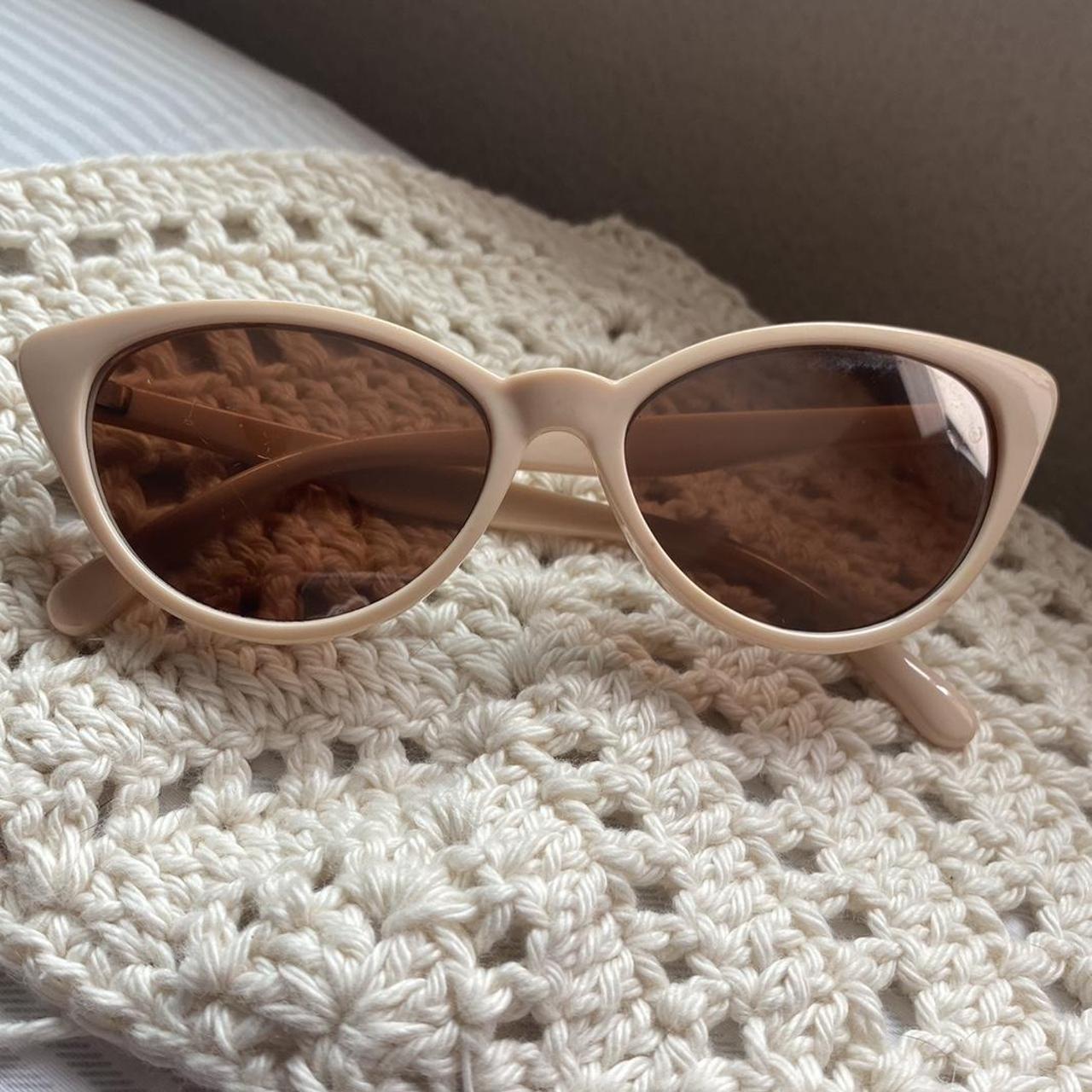 ︎︎ Ladies Sunglasses Cat Eye Sunglasses Forever 21 Burberry Dark Grey