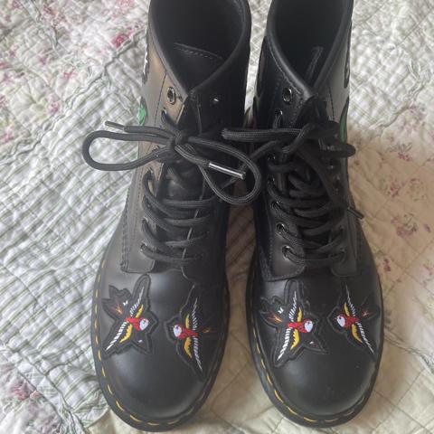 Dr martens hot sale 1460 patch