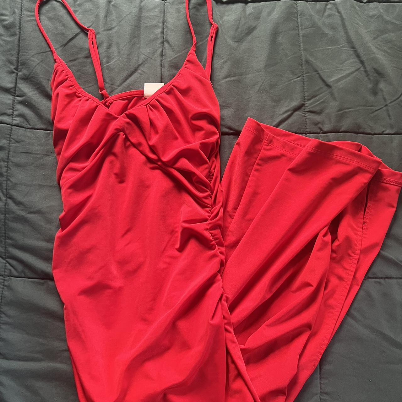 H&M red dress Sooooo pretty and really flattering - Depop