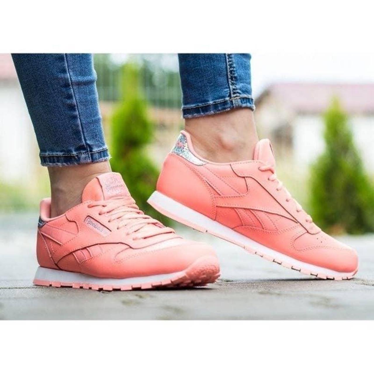 Neon deals reebok classics