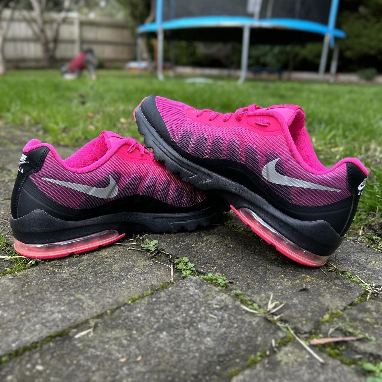 Nike air max invigor pink and black best sale