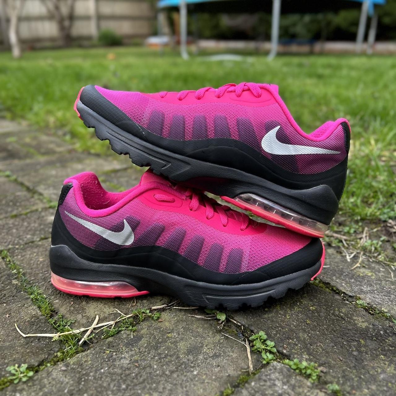 Pink nike air max invigor best sale