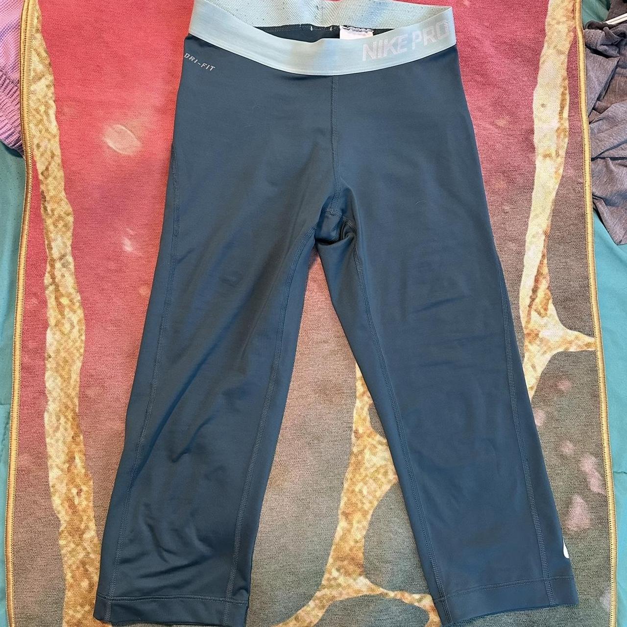 dri fit nike capri pants