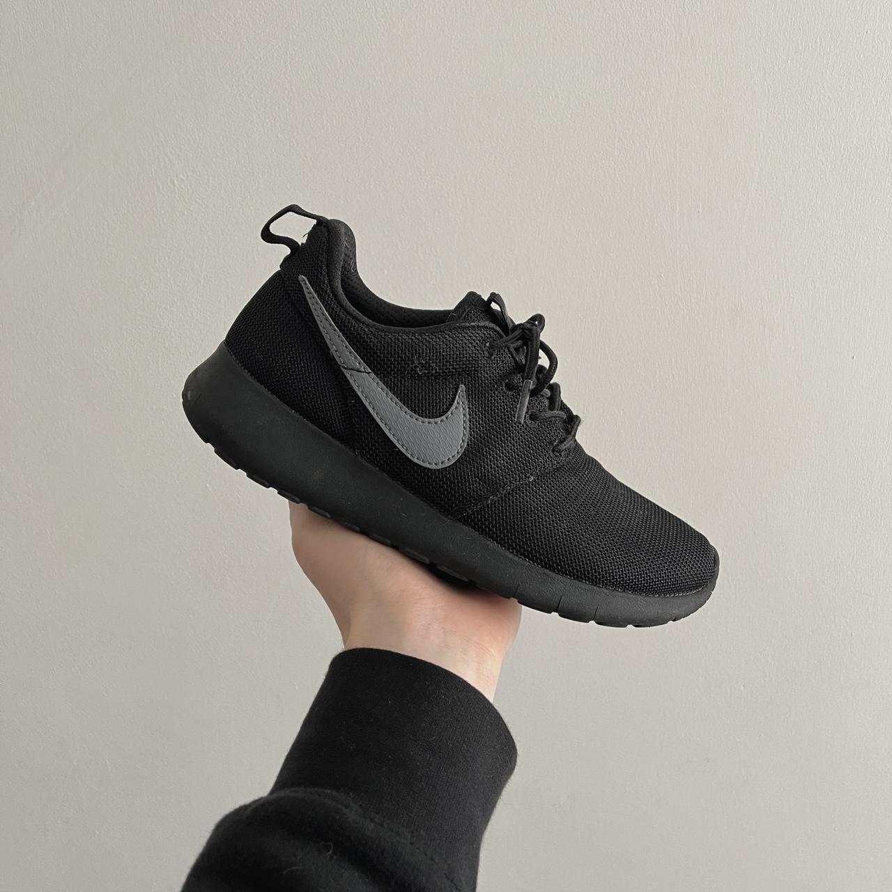 All black nike roches best sale