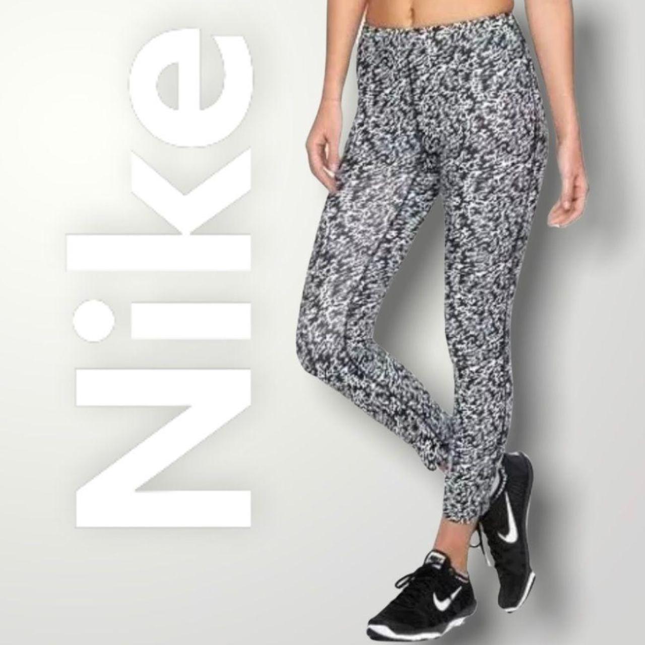 Nike Women's Pronto ESSENTIAL Running Crop Pants - Depop