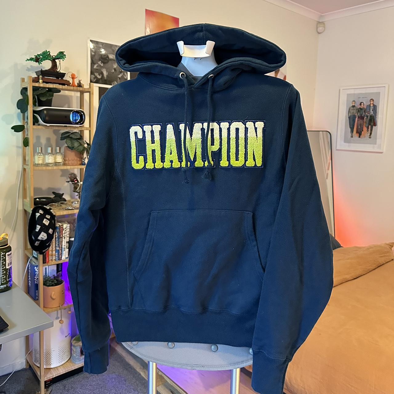 Champion hoodie with textured patch logo XS fits