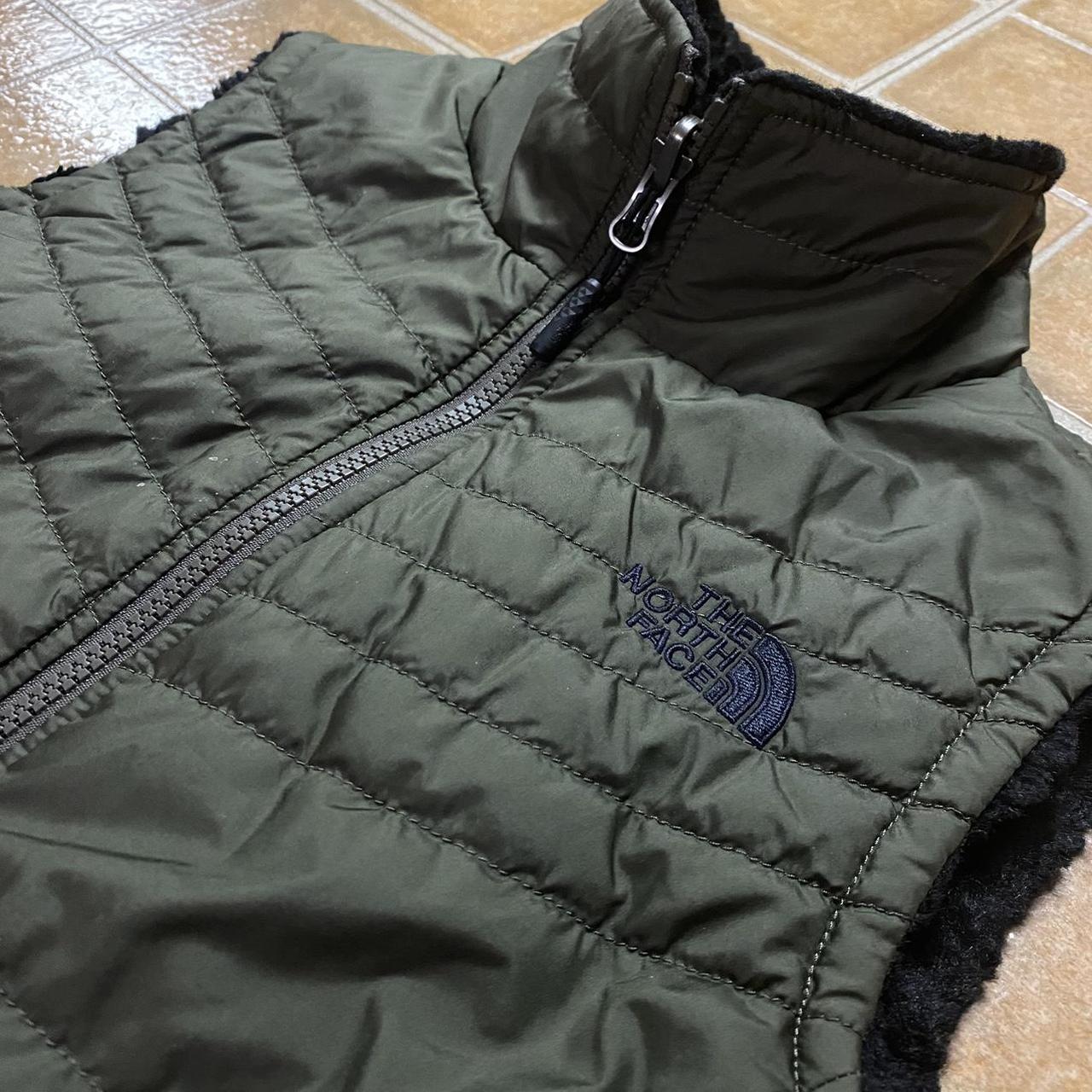 The North Face Women's Green and Black Gilet (4)