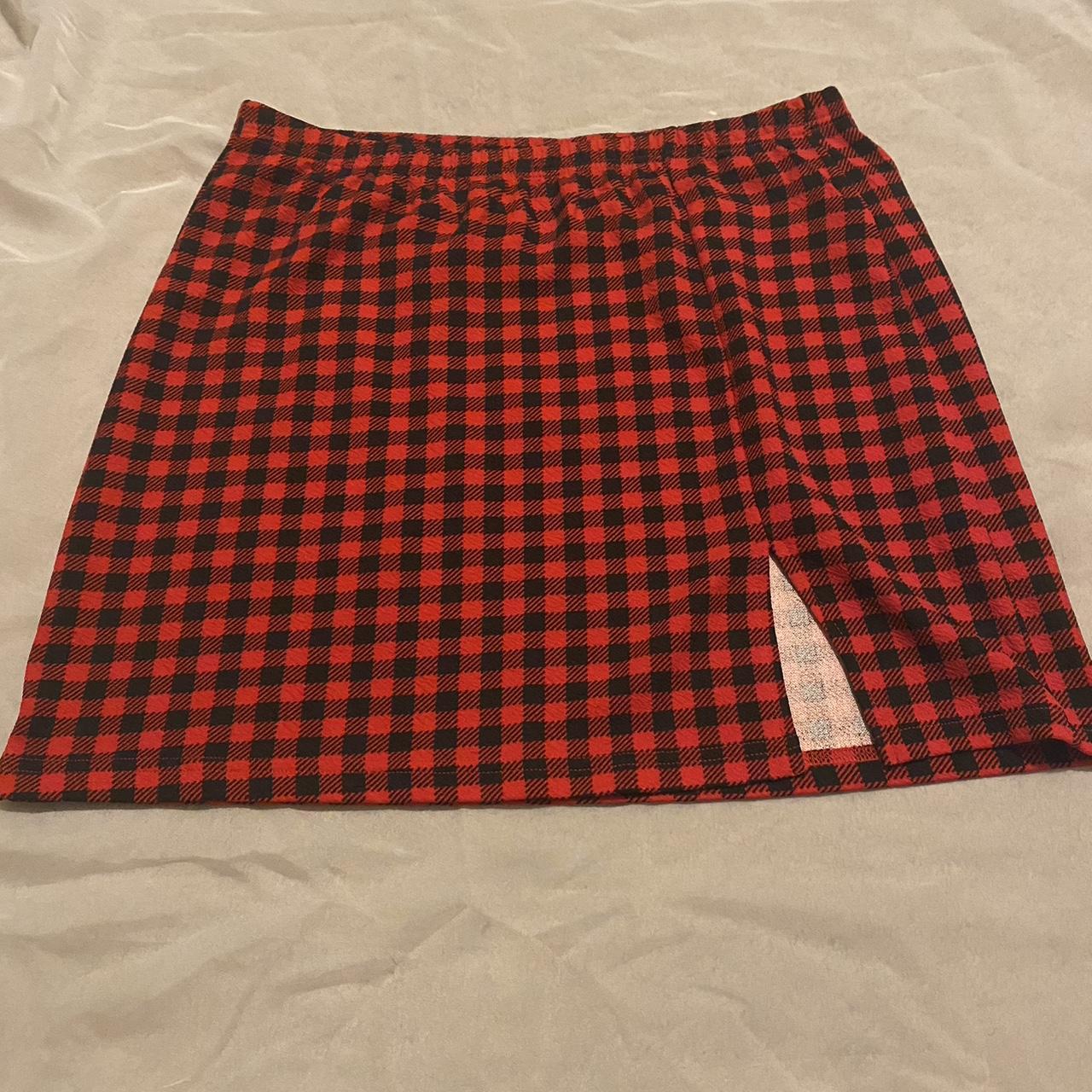 cute red and black checkered mini skirt with slit🖤 ️... Depop