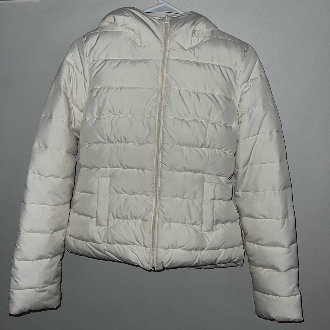 Hollister white puffer jacket -worn a few times... - Depop