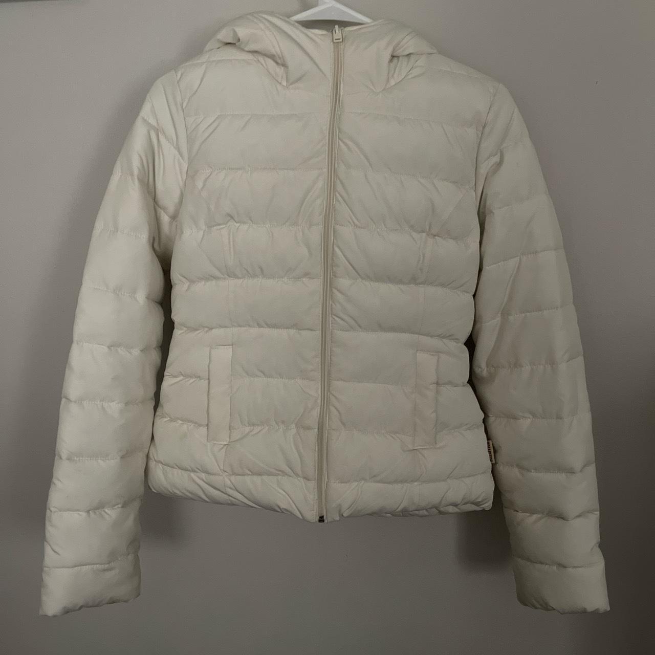 Hollister white puffer jacket -worn a few times... - Depop