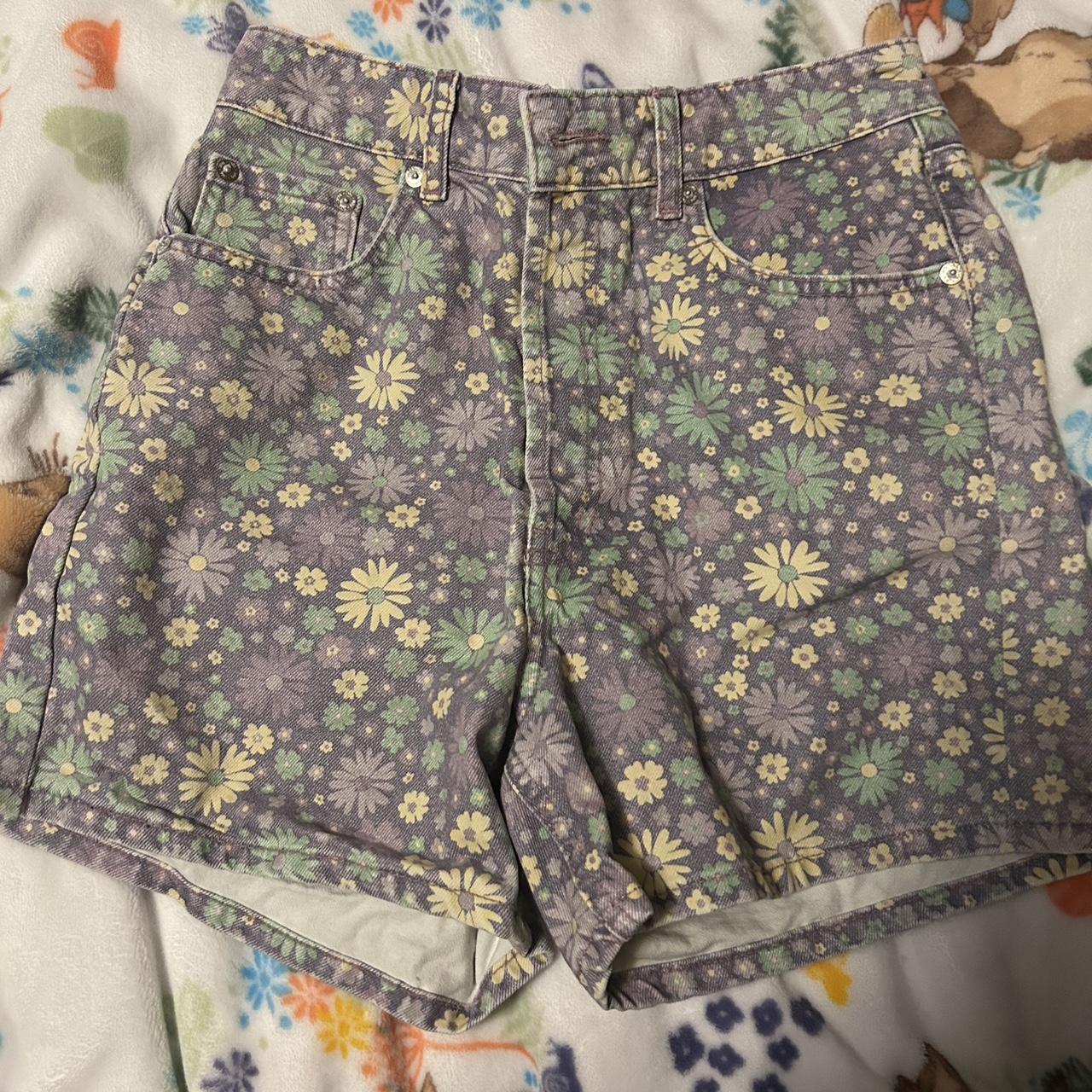 item listed by clothing_treasures_haven