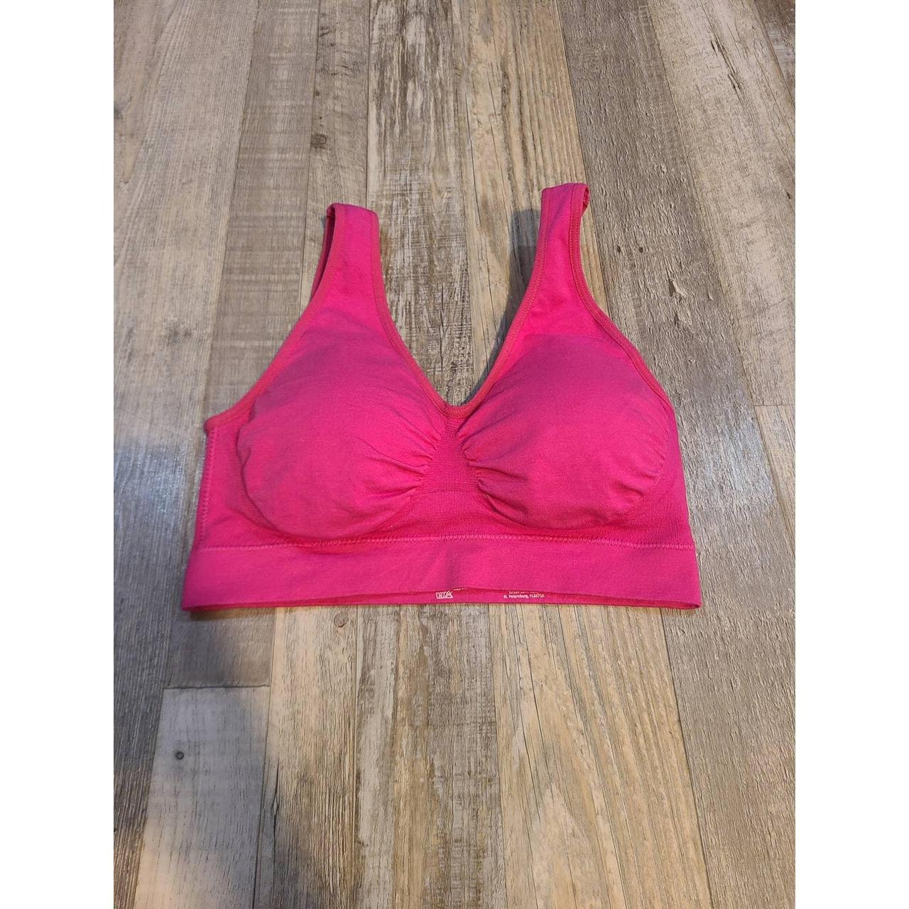 Rhonda shear xl womens pink sports bra removable - Depop