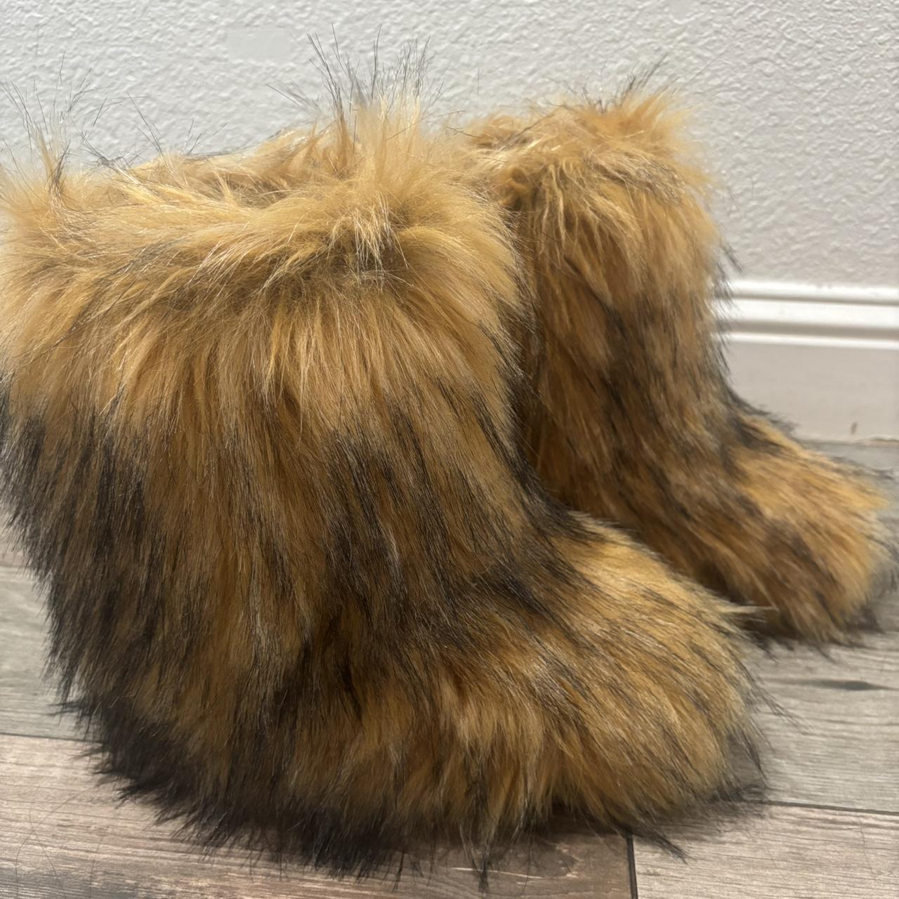 Faux fur-boots - Depop