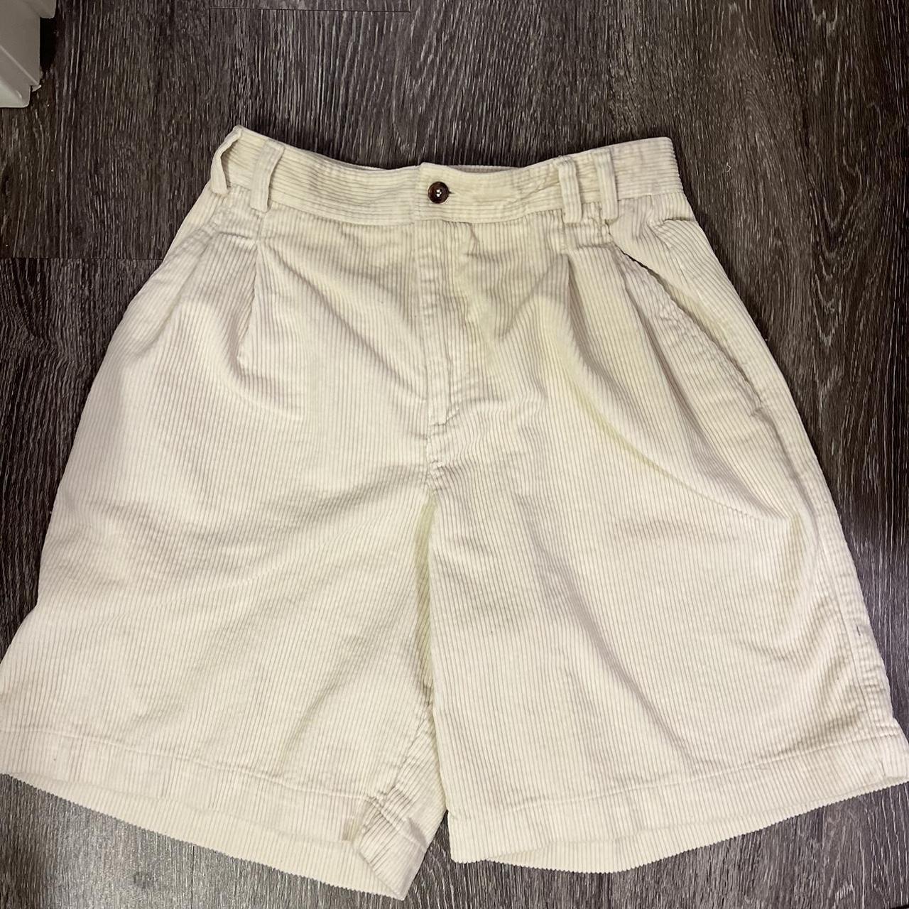 Liz Claiborne Women's Cream Shorts | Depop