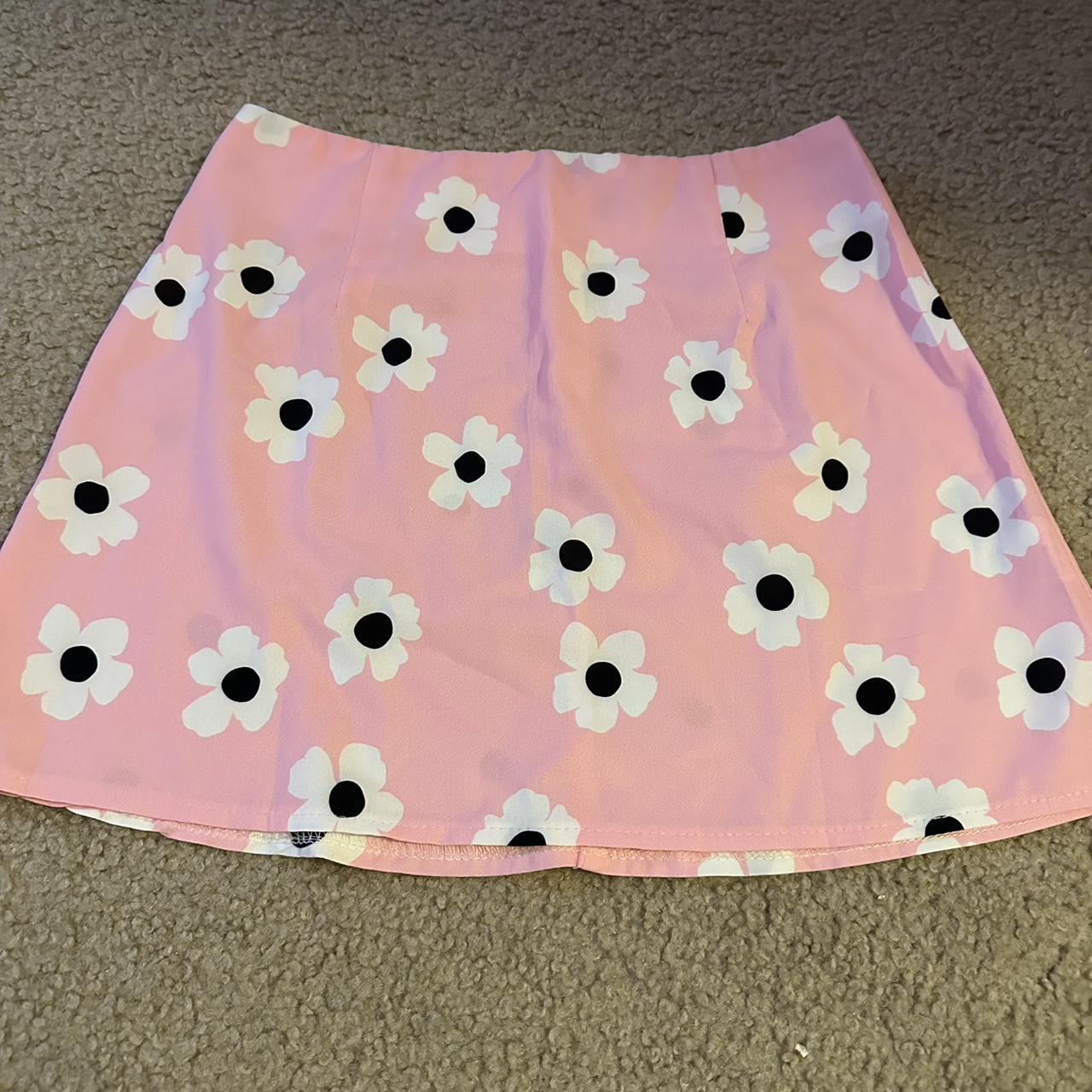 PRINCESS POLLY FLOWER SKIRT UNAVAILABLE ON WEBSITE... Depop