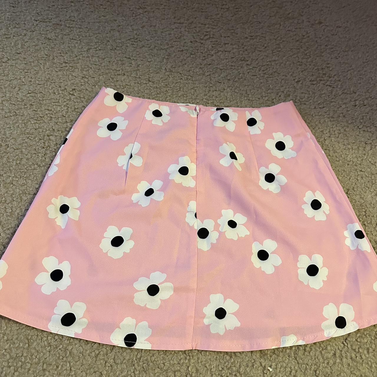 PRINCESS POLLY FLOWER SKIRT UNAVAILABLE ON WEBSITE... Depop