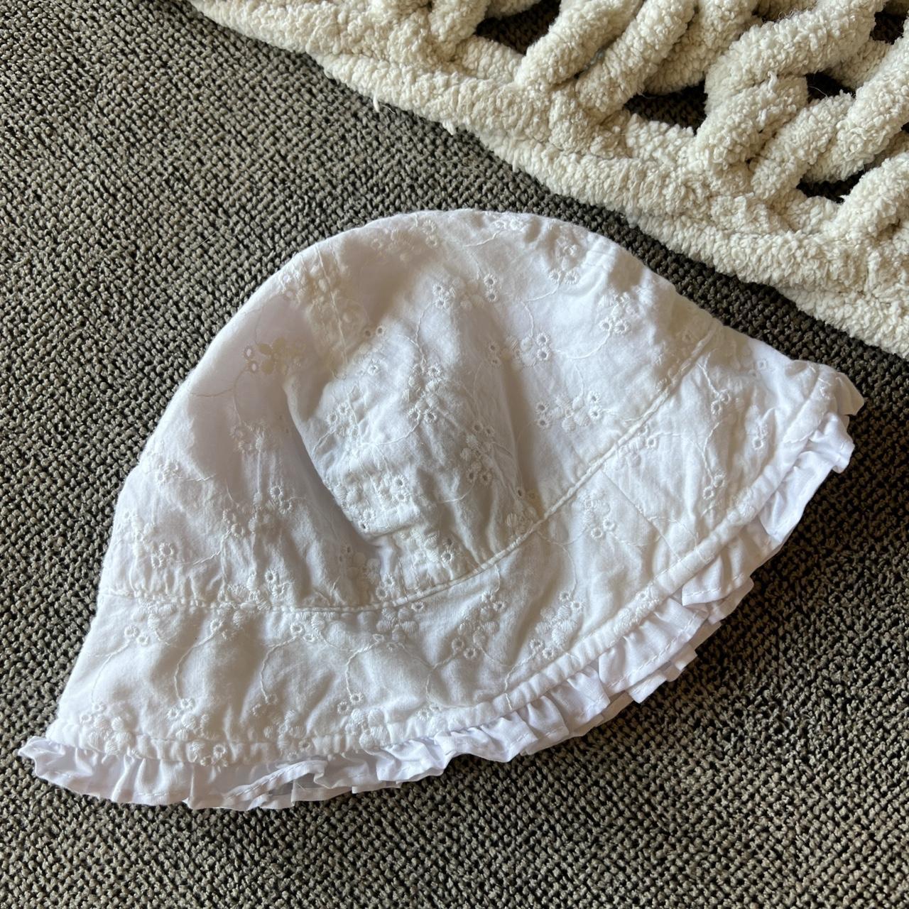 OSHKOSH white eyelet bucket hat White eyelet print... Depop