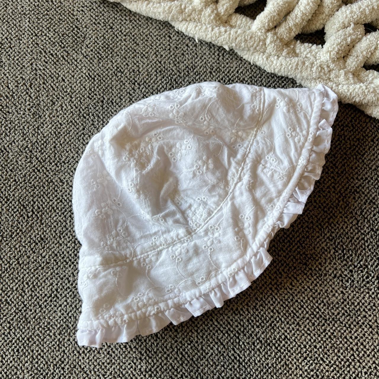 OSHKOSH white eyelet bucket hat White eyelet print... Depop