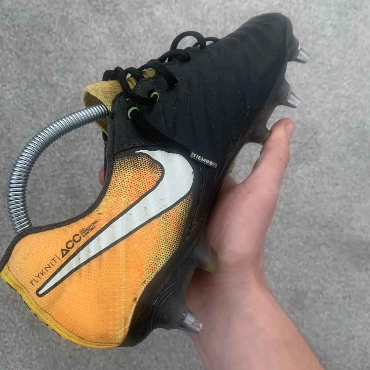 mens black and orange nike