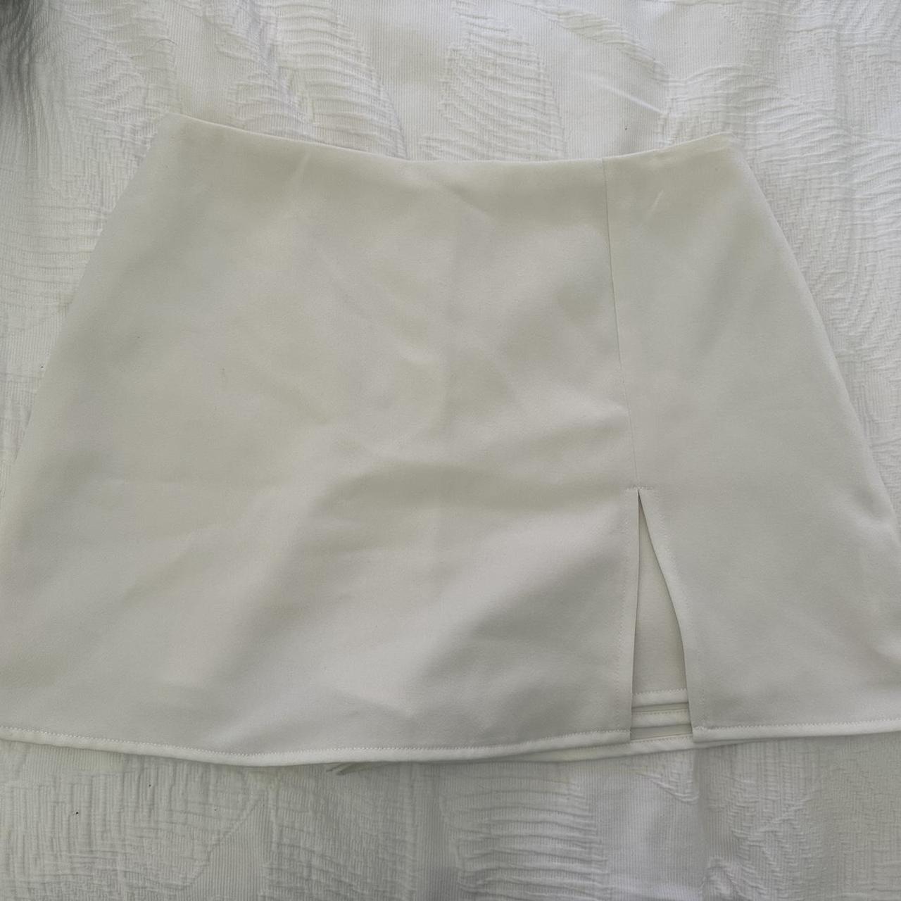 perfect stranger white mini skort size 6 - Depop