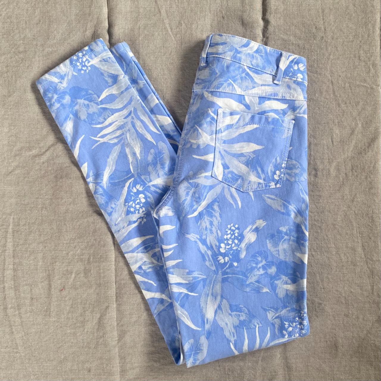 J.McLaughlin Women's Blue and White Jeans | Depop