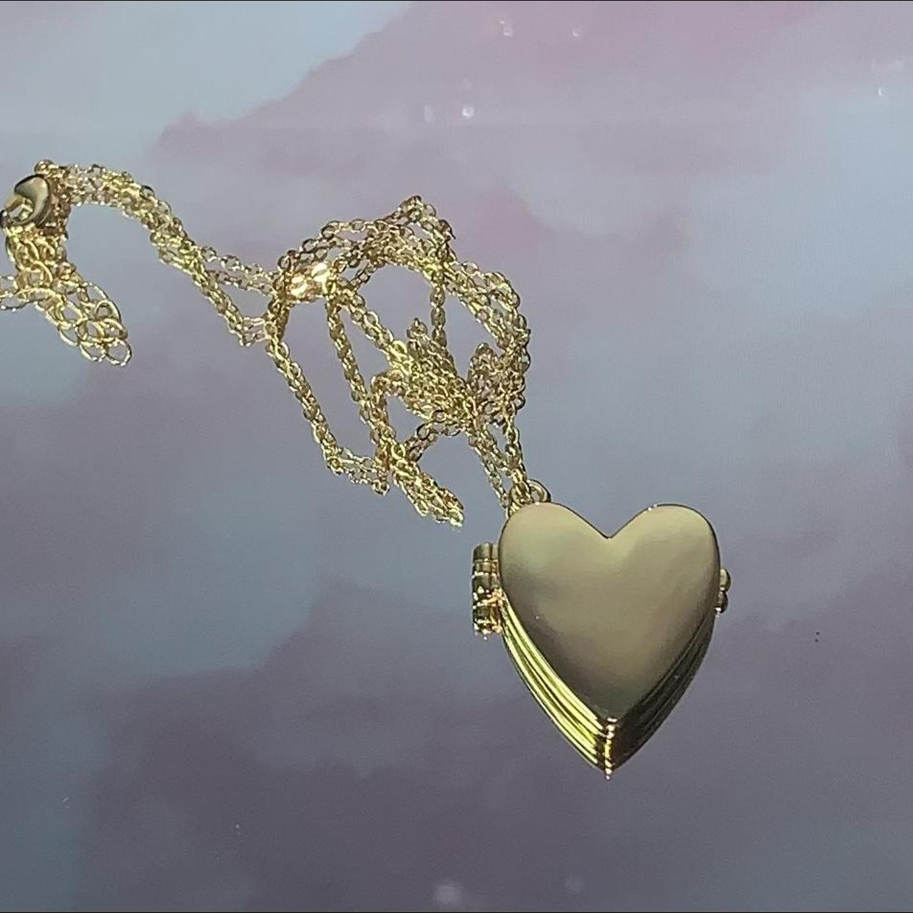 item listed by ari_sweirdmysteries