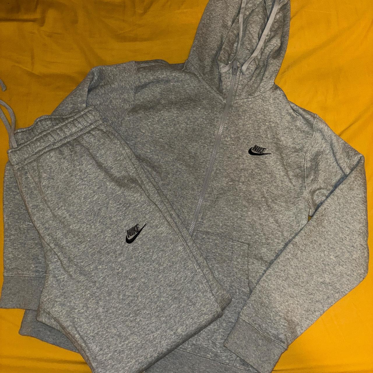 grey nike track suit