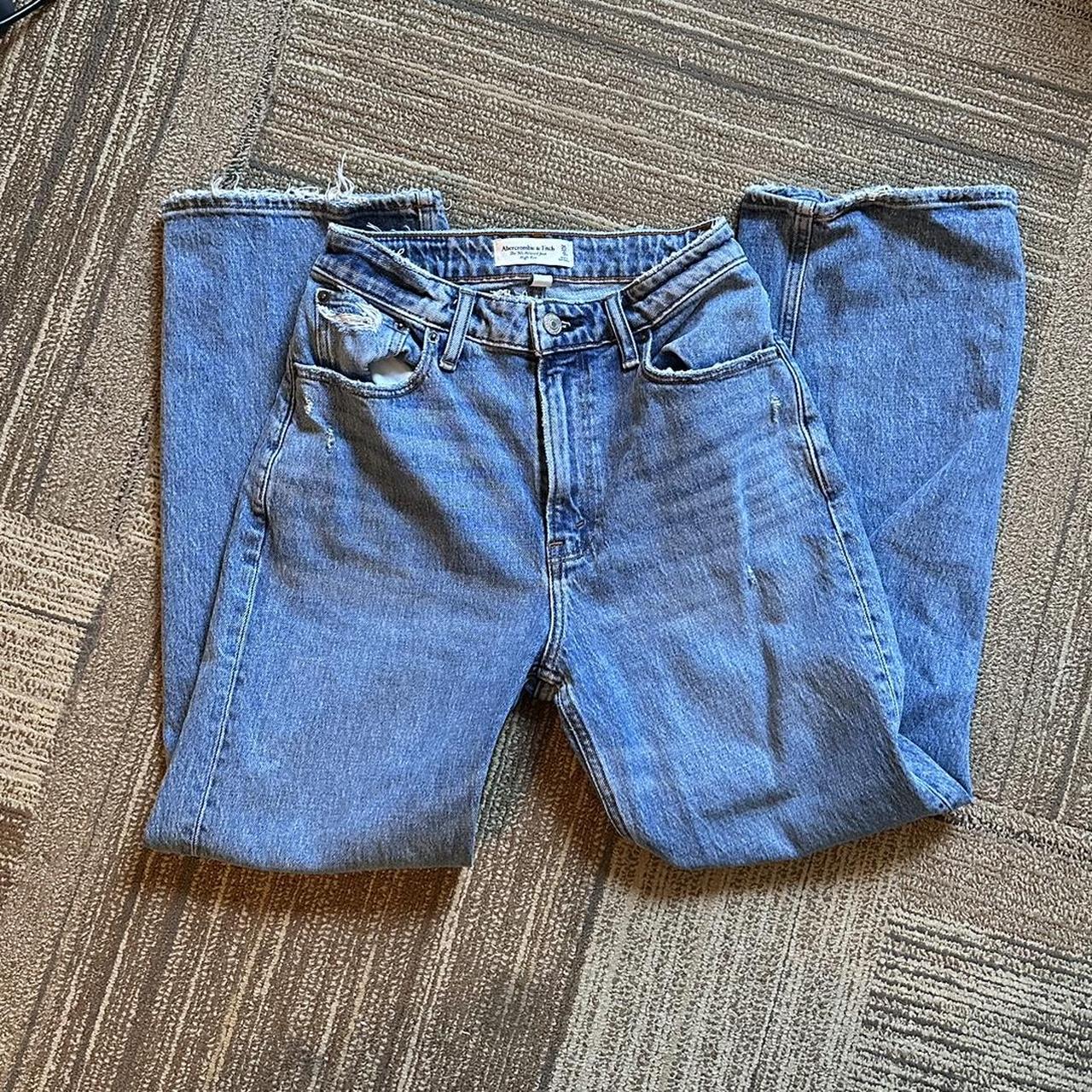 A&F 90s relaxed jeans curve love High rise size 25... - Depop