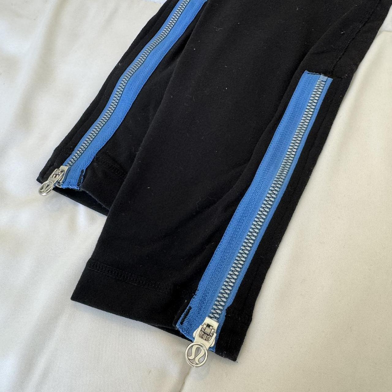 Lululemon capri leggings in size 6, black with blue - Depop