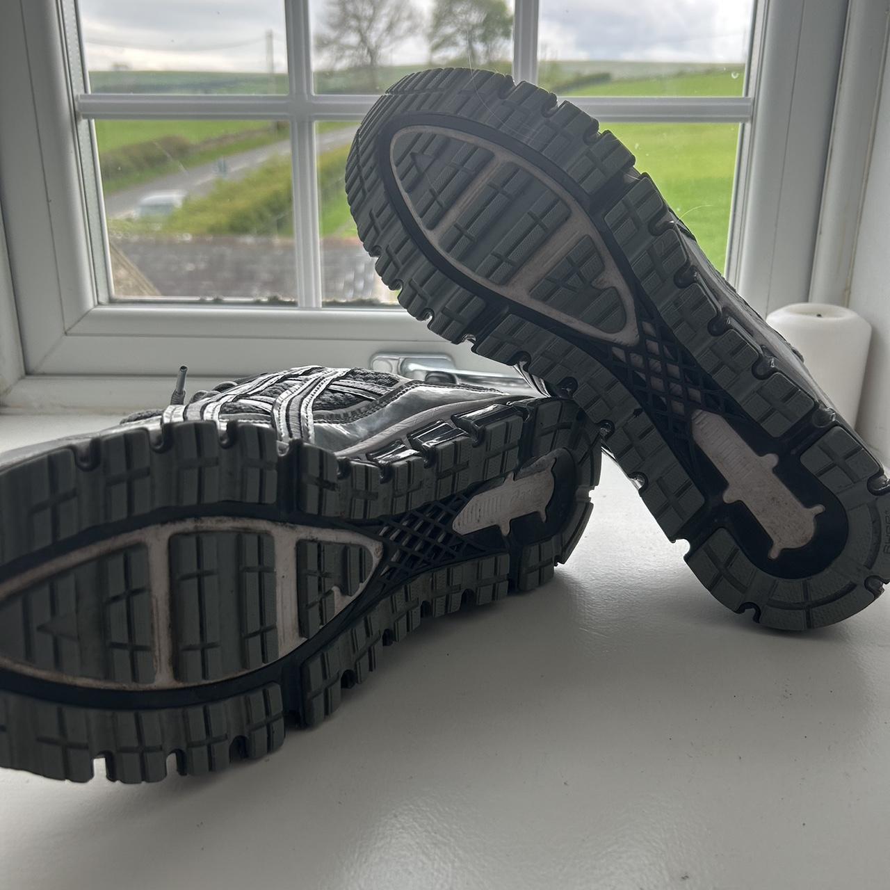 ASICS Men's Silver and Grey Trainers | Depop