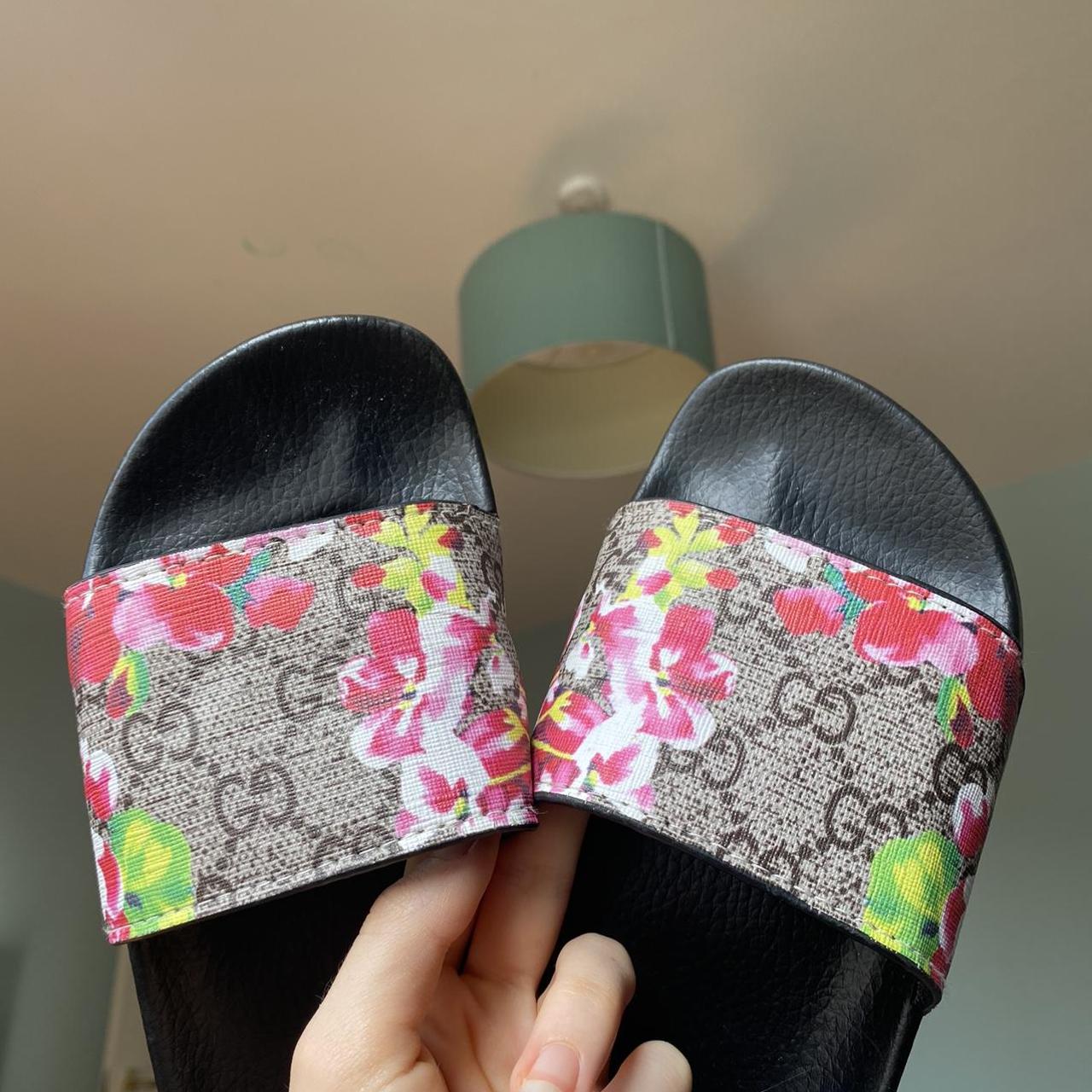 Gg bloom best sale gucci slides