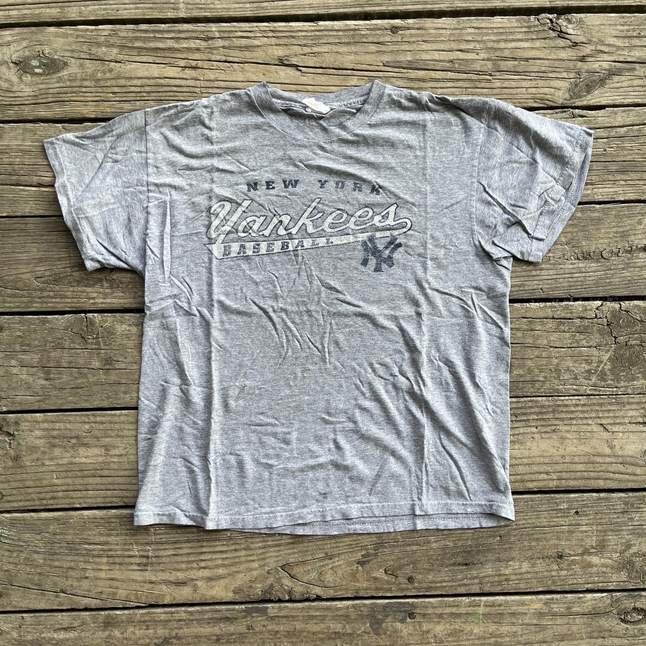 New York Yankees Graphic T-shirt Sz. L Overall - Depop