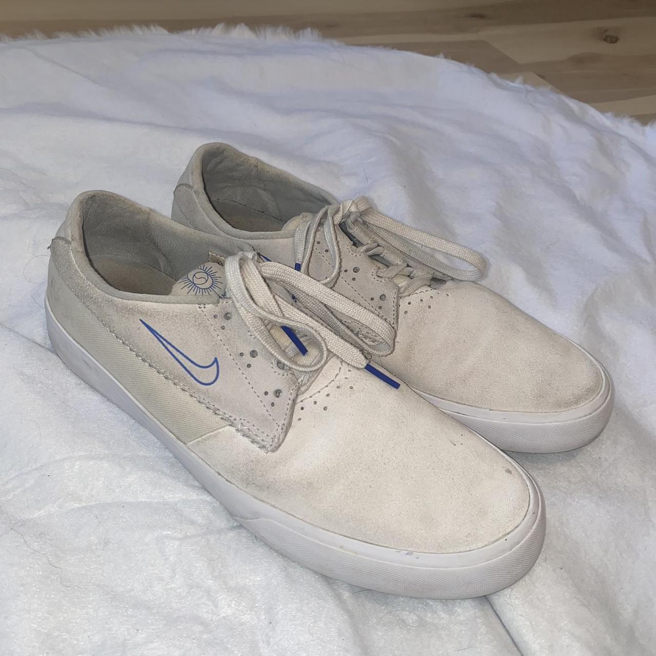 tan nike skate shoes