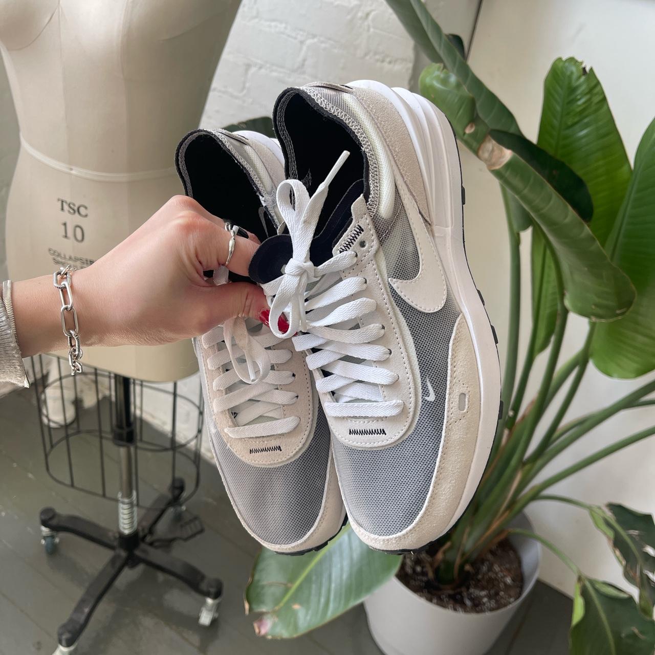 Nike Women's White and Black Trainers | Depop