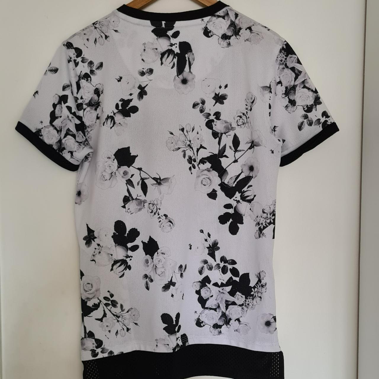 Supply and demand mens t-shirt Used but in... - Depop