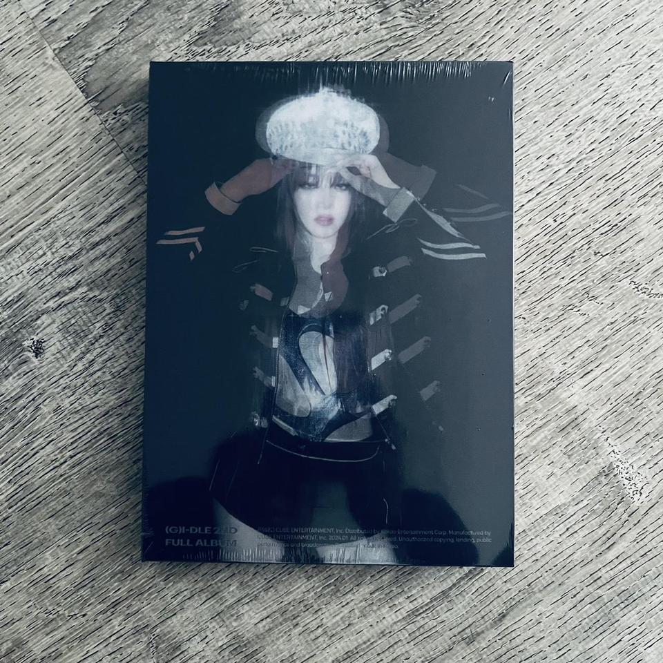Soyeon photocard gidle (G)I-DLE official mumo shop | Depop
