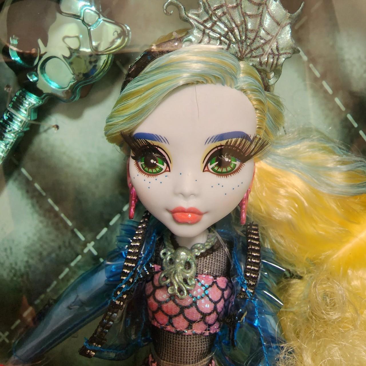 Monster High Haunt cheapest Couture Lagoona Blue Doll New Sealed