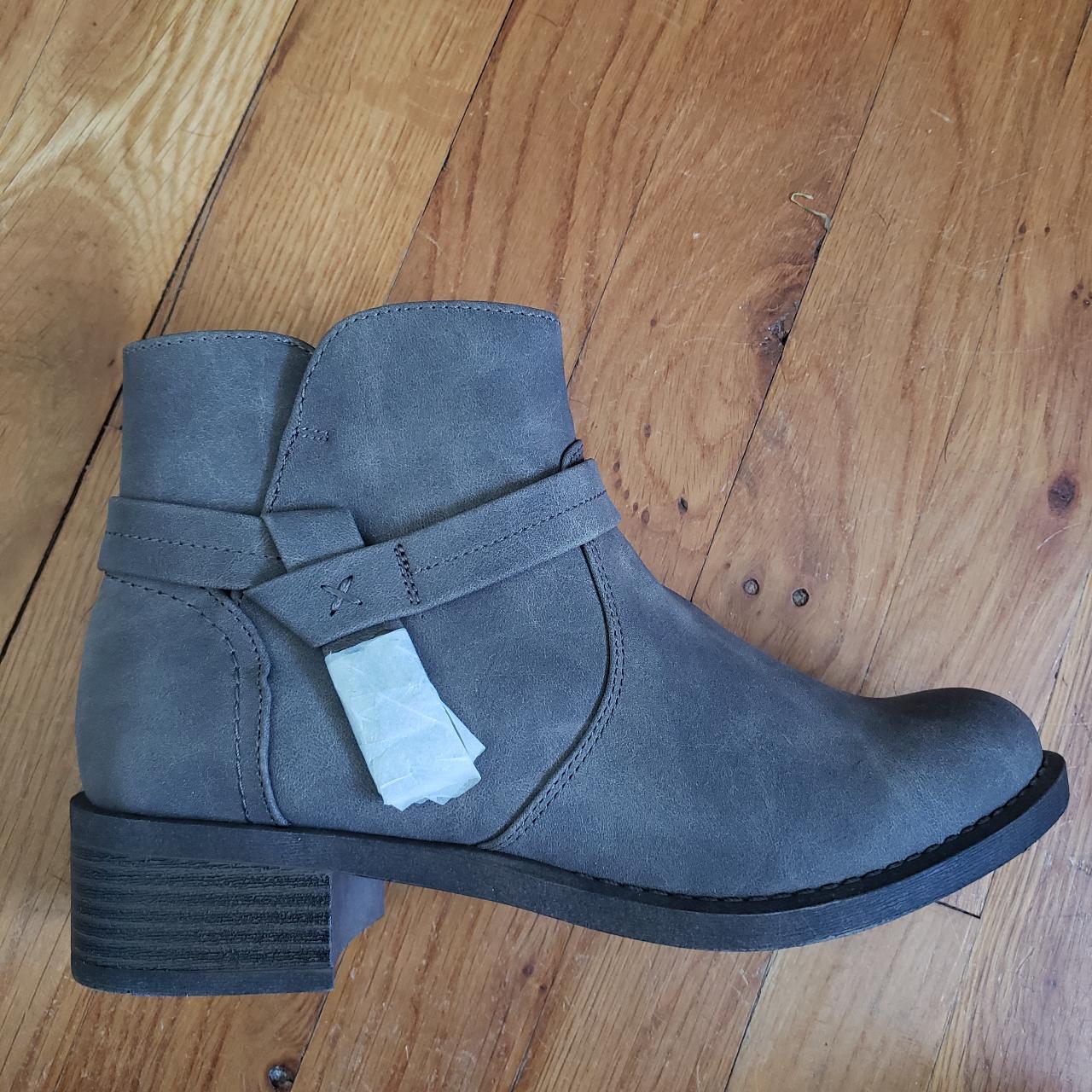 Sonoma Goods for Life Women's Grey Boots Depop