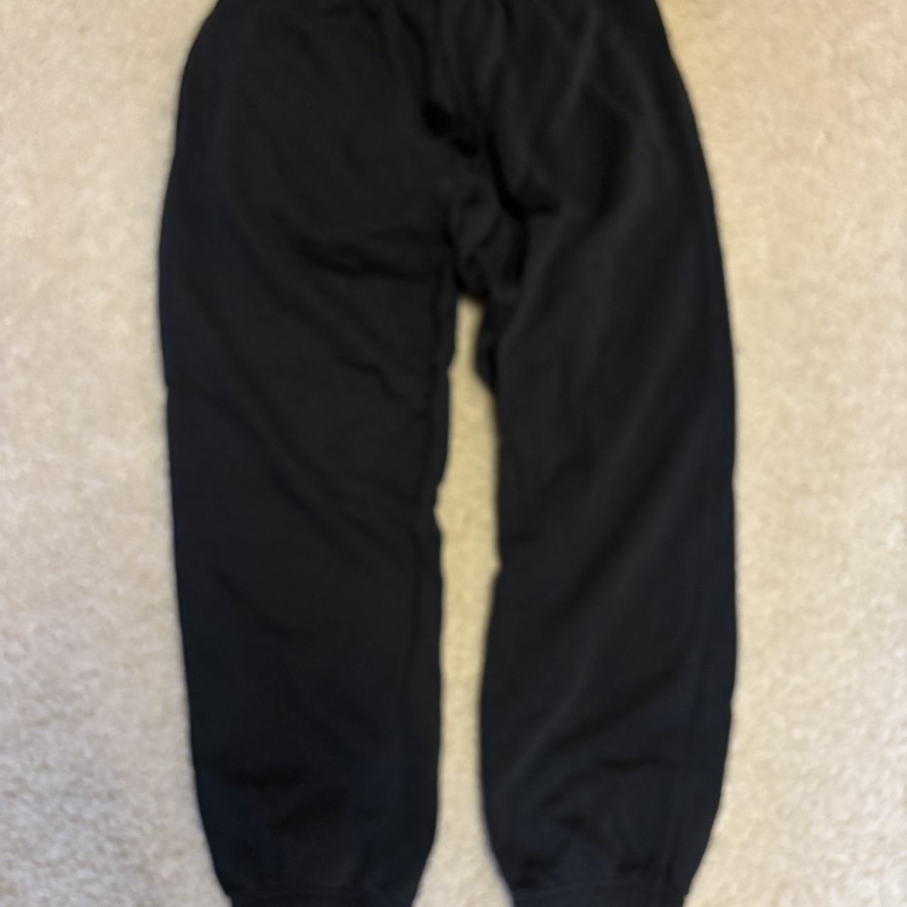 item listed by ryanthriftedit
