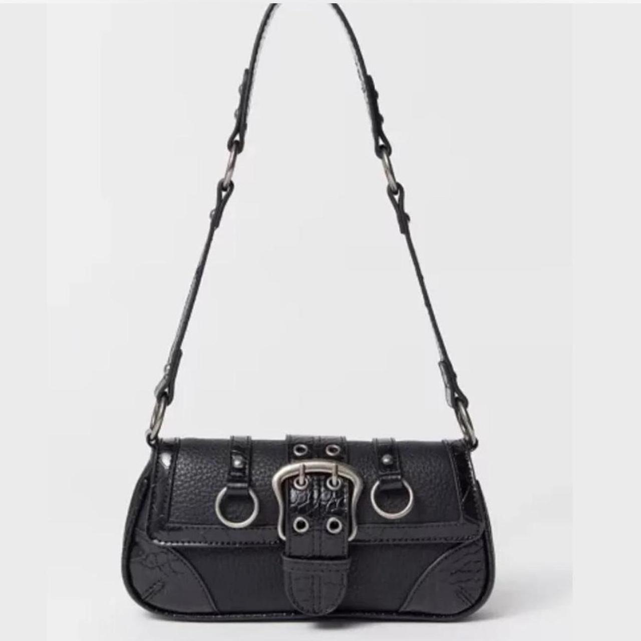 item listed by deannasclosetttt