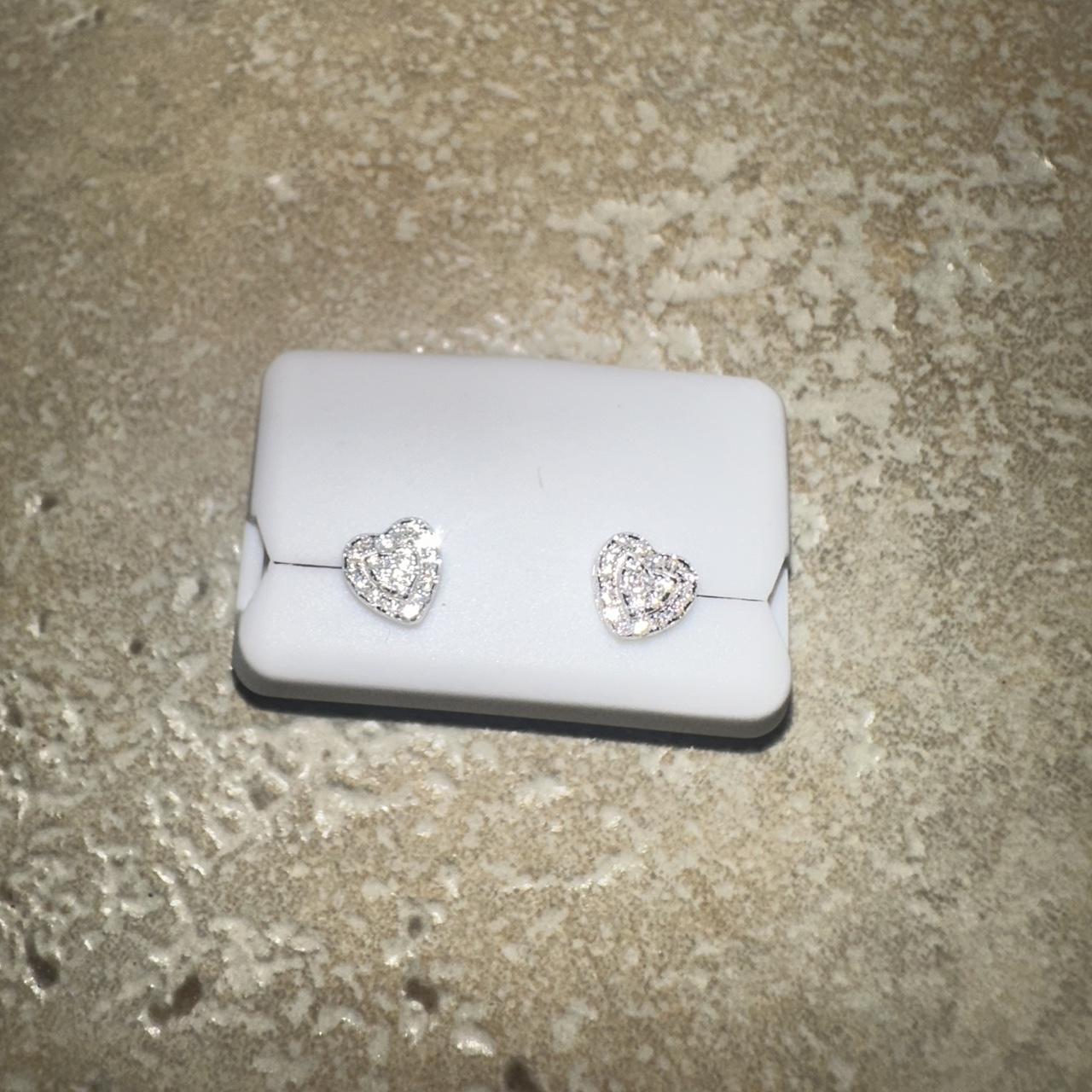item listed by deannasclosetttt