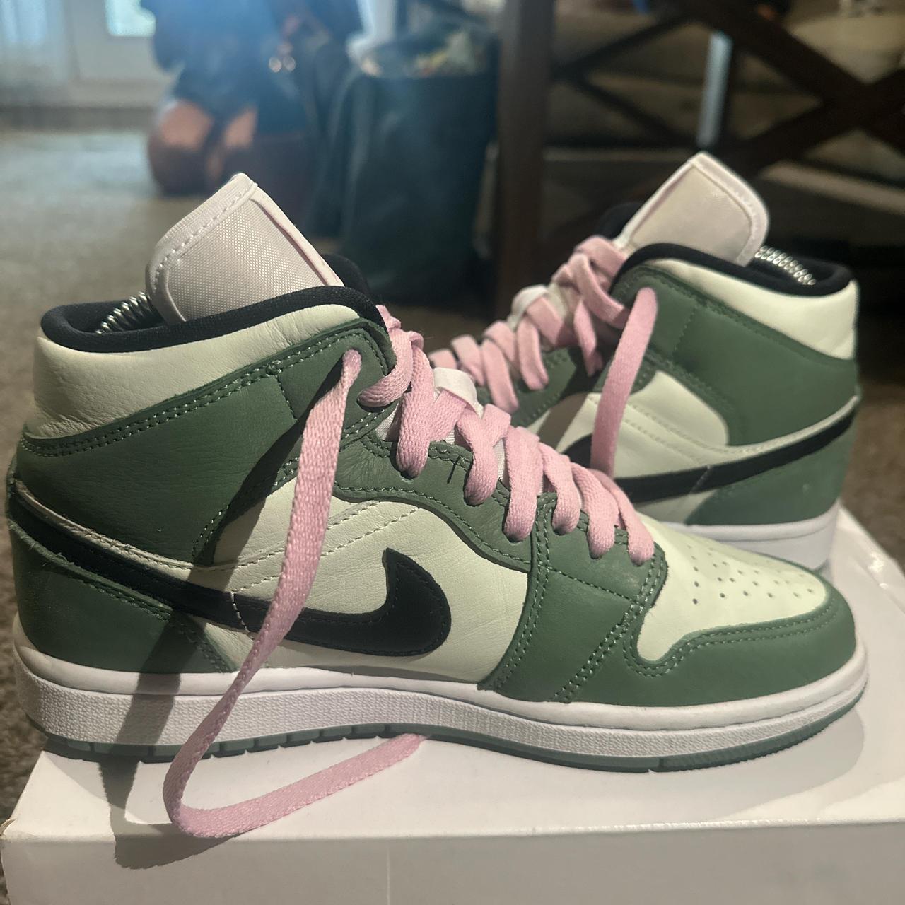item listed by deannasclosetttt